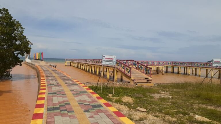 Pengelola dan Pedagang Pantai Nambo Keluhkan Dampak Penambangan Pasir
