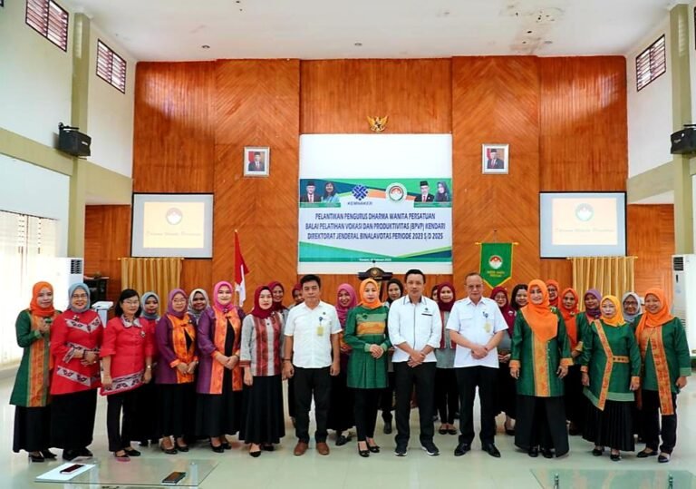 La Ode Haji Polondu Kukuhkan  Pengurus DWP BPVP Kendari Periode 2023-2025