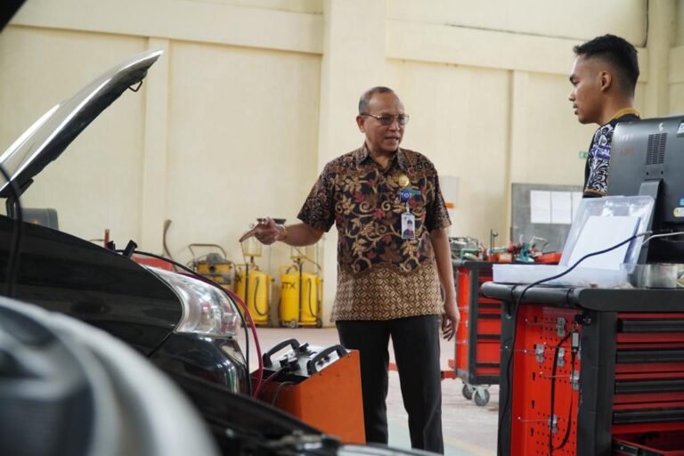 Kepala BPVP Kendari Sidak Workshop, Pastikan Proses Pelatihan Sesuai SOP