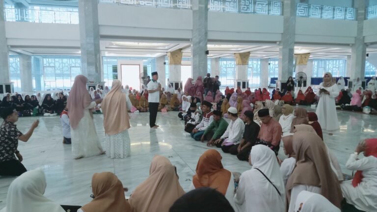 Peringati Isra Mi’raj, BPW KKSS Sultra Bagikan Enam Paket Umroh
