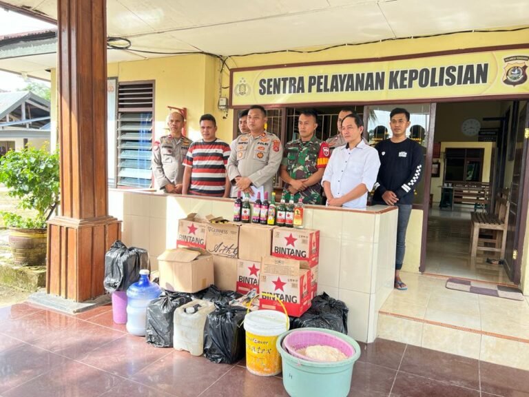 Sambut Bulan Suci Ramadhan, Polsek Lainea Razia Puluhan Botol Miras dan Ratusan Liter Miras Tradisional