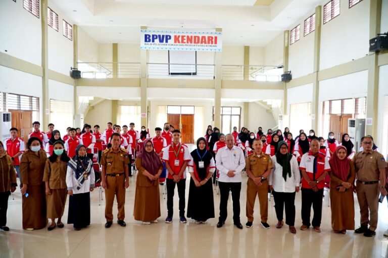 Kepala BPVP Kendari Buka Tiga Paket Pelatihan yang Diasramakan dan Siswa Berasal dari Tiga Kabupaten