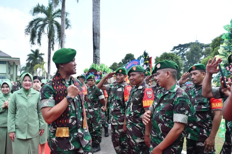 Momen Prajurit Lepas Sambut Pejabat Danrem 143 Halu Oleo Berlangsung Haru