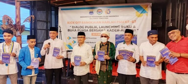 Peringati Harla PMII Ke-63, Dr La Ode Haji Polondu Launching Buku PKC PMII Sultra