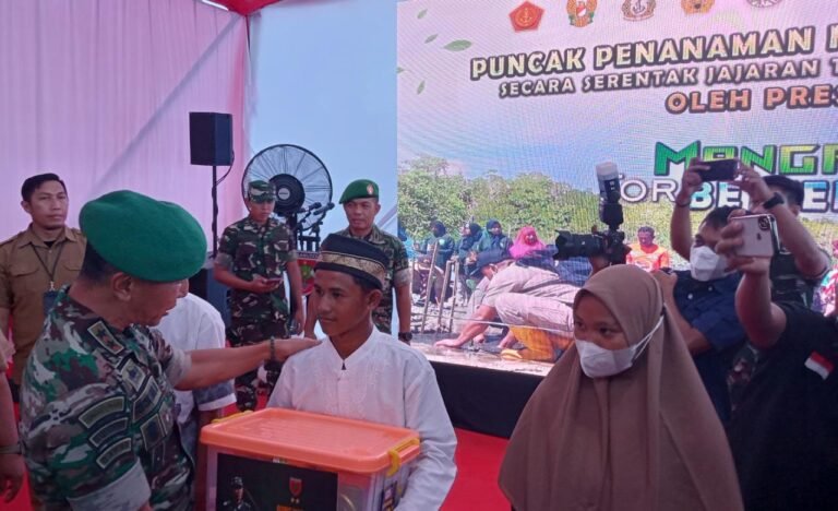 Laksanakan Penanaman Mangrove secara Nasional, Pangdam XIV Hassanudin Sebut Sebagai Langkah Upaya Antisipasi Abrasi Pantai
