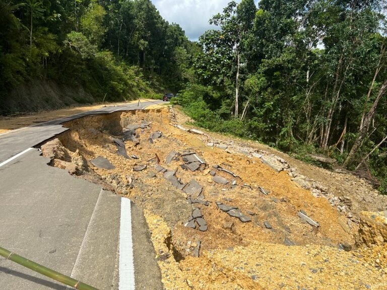 Jalan Lingkar Poros Waborobo Kaisabu Amblas, APH Diminta Tindaki