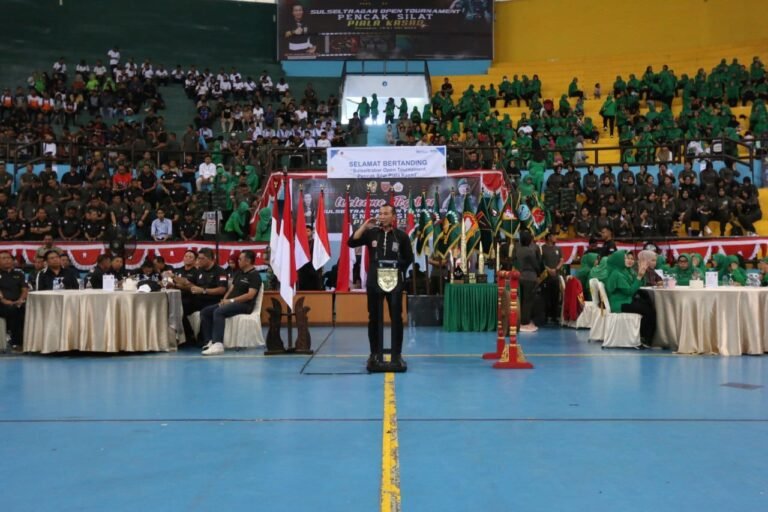 Buka Laga Bergengsi Open Tournament Pencak Silat Piala Kasad, Pangdam XIV Hassanudin Harap Pesilat Berbudi Luhur dan Berprestasi