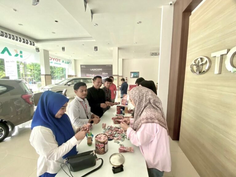 Unik, Konsumen ini Beli Toyota Fortuner dengan Uang Celengan di Kalla Toyota Kolaka