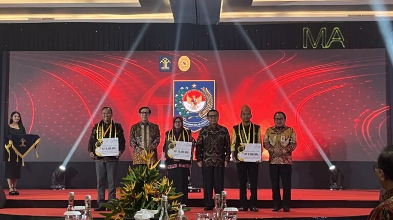 Menkumham Sebut Paralegal Justice Award, Apresiasi Negara kepada Kades dan Lurah yang Selesaikan Sengketa Hukum