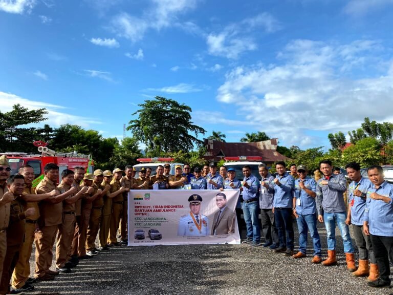 Peduli Masyarakat Lingkar Tambang, PT Tiran Indonesia Serahkan Dua Unit Bantuan Ambulance di Konawe Utara