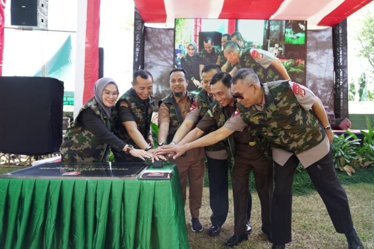 Peduli Terhadap Masyarakat, Pangdam XIV Hasanuddin Launching Sepeda Motor Ambulance, Bedah Rumah dan Bedah Halaman