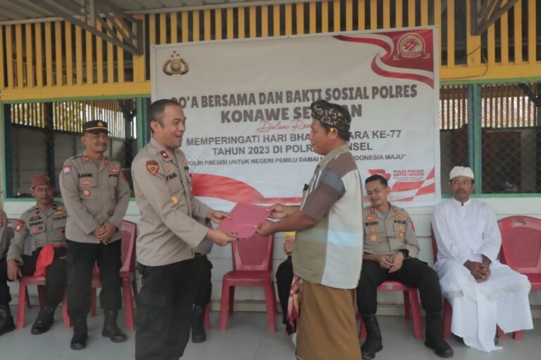 Peringati HUT Bhayangkara ke 77, Polres Konsel Berbagi Sembako dan Kunjungi Rumah Ibadah