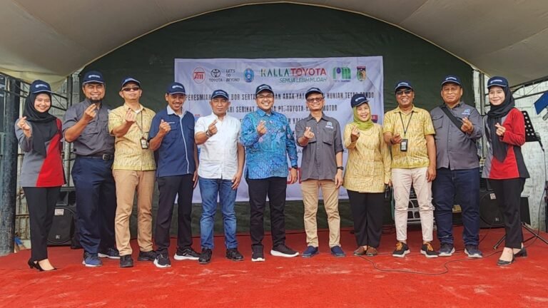 Serikat Pekerja Toyota Astra Motor dan Kalla Toyota Gelar CSR Peresmian Sumur Bor