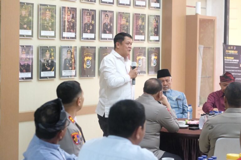 Kapolda Sultra Silaturahmi Bersama Tokoh Masyarakat Muna Bahas Perkembangan Kasus Penghinaan Suku di Medsos