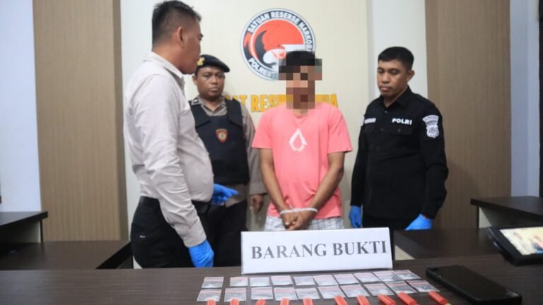 Ketemu di Sosial Media dan Dijanjikan Upah,  Pemuda di Kendari Diamankan Polisi Gegara Kedapatan Edarkan Sabu