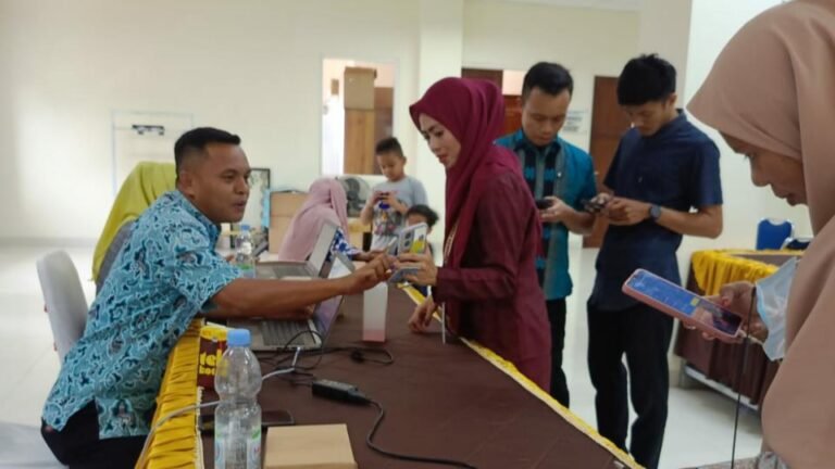 Disdukcapil Kota Kendari Jemput Bola Lakukan Perekaman KTP Digital