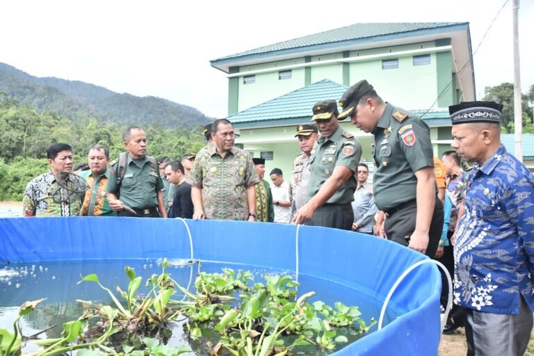 Danrem 143 Halu Oleo Tinjau Program RTLH Tahap 4 dan Program Ketahanan Pangan Kodim 1430 Konawe Utara