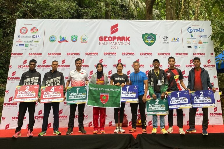 Membanggakan, Atlet Triathlon Kodam XIV Hasanuddin Kembali Borong Medali di Event Geopark Half Marathon 2023