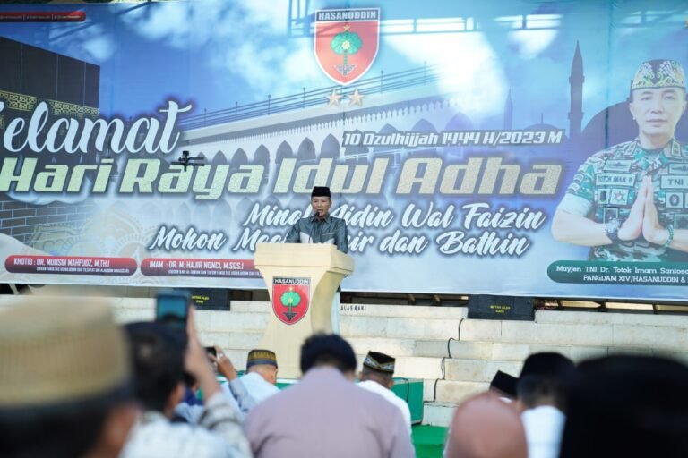 Sholat Ied Bersama Masyarakat, Pangdam XIV Hasanuddin Pesan Menjaga Amar Ma’ruf Nahi Munkar untuk Masa Depan Negara