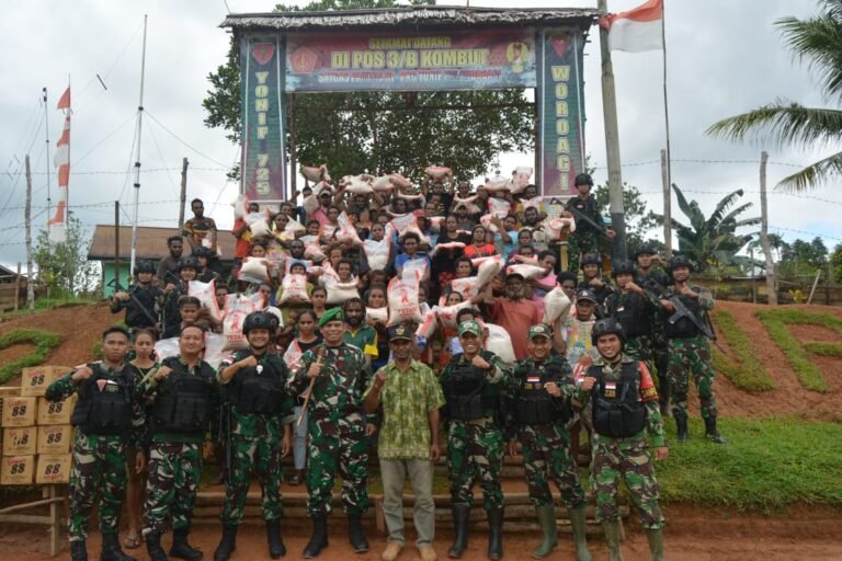 Peduli Soal Perbatasan, Satgas Pamtas Yonif 725 Woroagi Bagikan Sembako Kepada Masyarakat