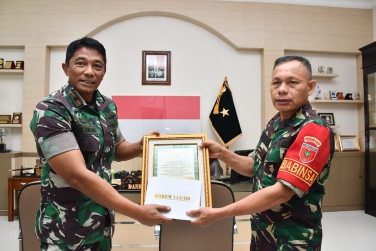 Gagalkan Peredaran Narkotika Jenis Sabu di Kendari, Babinsa dapat Penghargaan dari Danrem 143 Halu Oleo