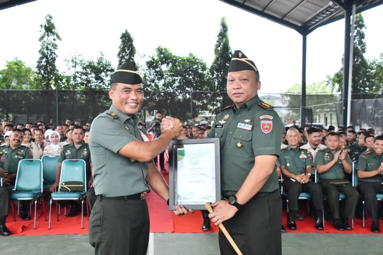 Raih Juara LKJ TMMD, Dandim 1417 Kendari Terima Penghargaan