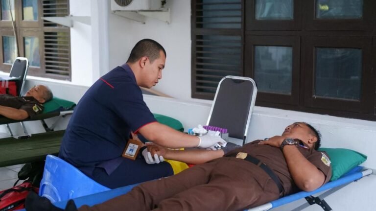 Peringati Hari Bhakti Adhyaksa ke 63, Kejati Sultra Gelar Donor Darah