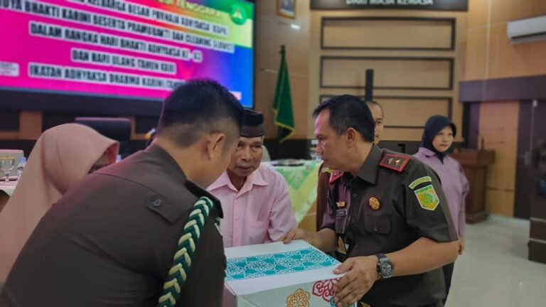 Sambut Hari Bhakti Adhyaksa ke 63, Kejati Sultra Salurkan Bantuan ke Panti Asuhan, Panti Jompo dan Pensiunan