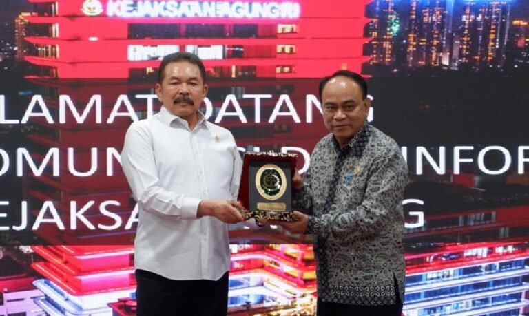 Kejagung dan Menkominfo Bertemu Bahas Keberlanjutan Proyek BTS yang Bermasalah