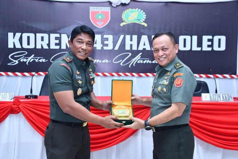 Danrem 143 Halu Oleo Terima Kunjungan Pasis Dikreg LI Sesko TNI