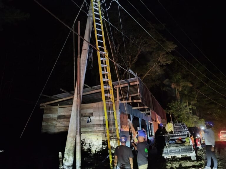Gerak Cepat PLN, Atasi Gangguan Akibat Cuaca Ekstrem di Kolaka Timur