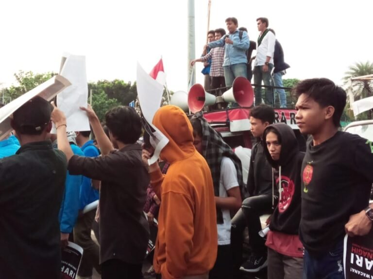 Didepan Kejagung, Hima Sultra Desak Pidanakan Mantan Kejati Sultra, dan Bongkar Oknum Perusahaan Pemberi Suap
