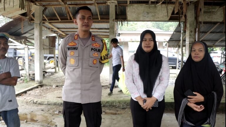 Giat Bersih Lingkungan Bersama Polres Konsel dan Warga Wujud Peduli Kesehatan