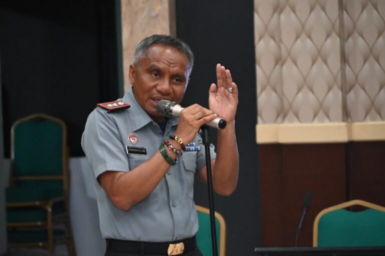 Apresiasi Pegawai Berprestasi, Kakanwil Kemenkumham Sultra Beri Penghargaan