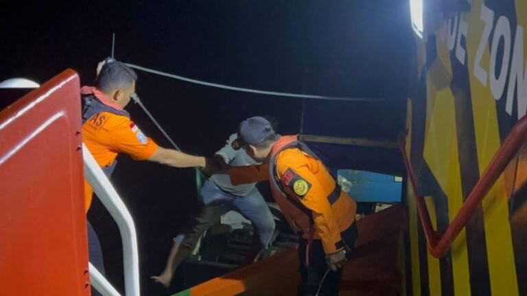 Kapal Penampung Ikan dari Morowali Alami Mati Mesin, KPP Kendari Berhasil Evakuasi Dua Korban