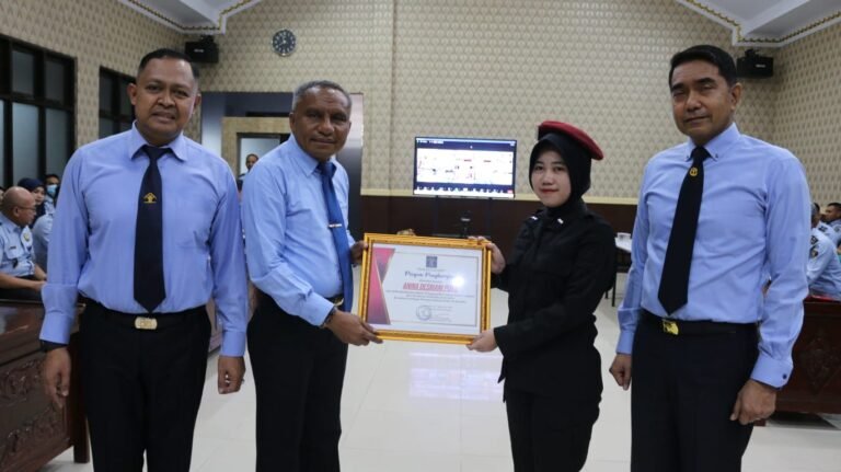Gagalkan Penyeludupan Sabu, Pegawai Lapas Kendari Diberi Penghargaan Oleh Kakanwil