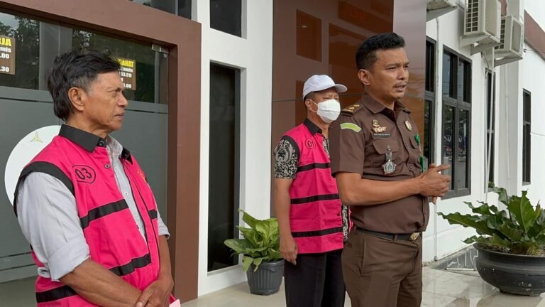 Kejari Kendari Tahan Dua Tersangka Perkara Tipikor PDAM Tirta Anoa