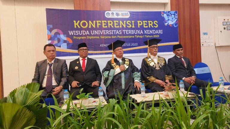 Universitas Terbuka Kendari Wisuda 595 Wisudawan, Terjauh Asal Morowali Sulteng