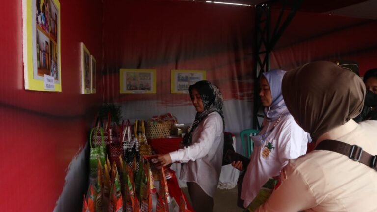 Kodim Kendari Turut Meriahkan Kegiatan Pasar Murah, Pameran Alutsista Dan UMKM