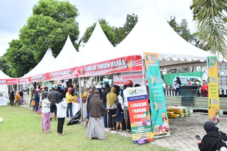 Masyarakat Padati Pasar Murah dan Pameran Alutsista Korem 143 Halu Oleo