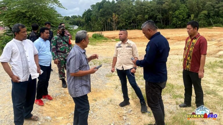 Komitmen Rajab Jinik Merespon Keluhan Masyarakat, Tinjau Langsung Jalan Rusak dan SLB di Kelurahan Wundudopi