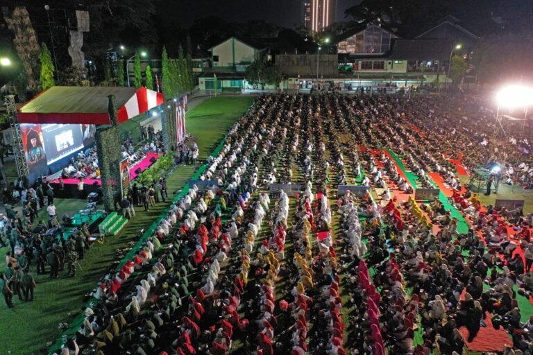 Pecahkan Rekor MURI Dunia, Sujud Syukur Kodam XIV Hasanuddin Peserta 77.178 Orang dalam Rangka HUT RI ke 78 Tahun