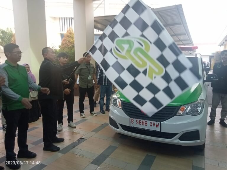 Momen HUT RI, Mayjen Purnawirawan ASR, Serahkan 22 Unit Ambulans Untuk Masyarakat Sultra