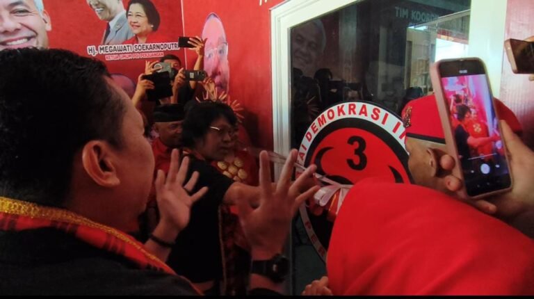 Adian Napitupulu Resmikan Sekretariat Tim Koordinator Relawan Ganjar Pranowo Presiden di Sultra