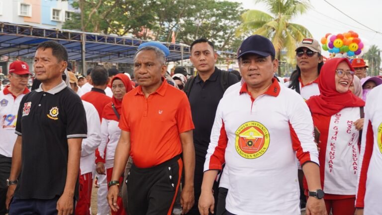 Pj Gubernur Sultra Bersama Kakanwil Kemenkumham Sultra Ramaikan Jalan Sehat DPP LAT