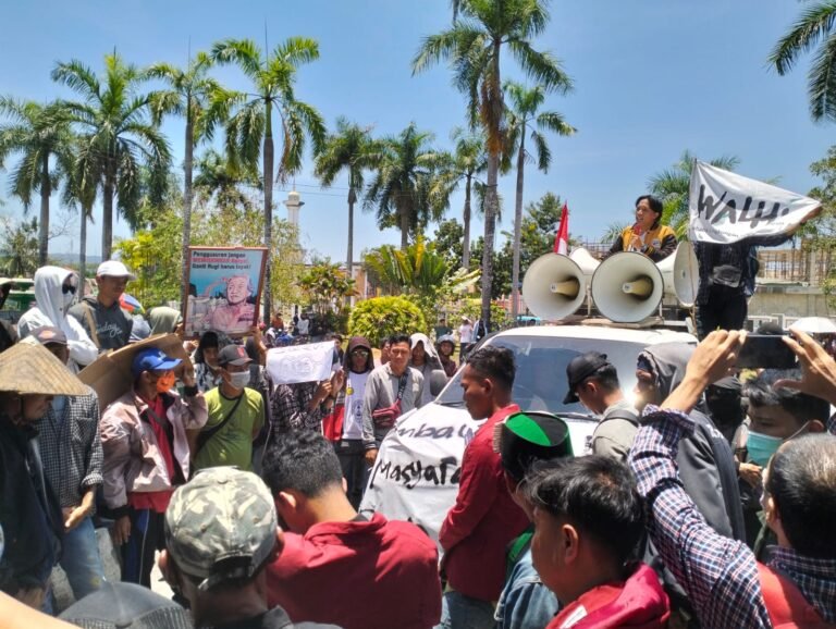 Diduga Ilegal, Aliansi Petani Angata Adukan PT MS di Kejati Sultra