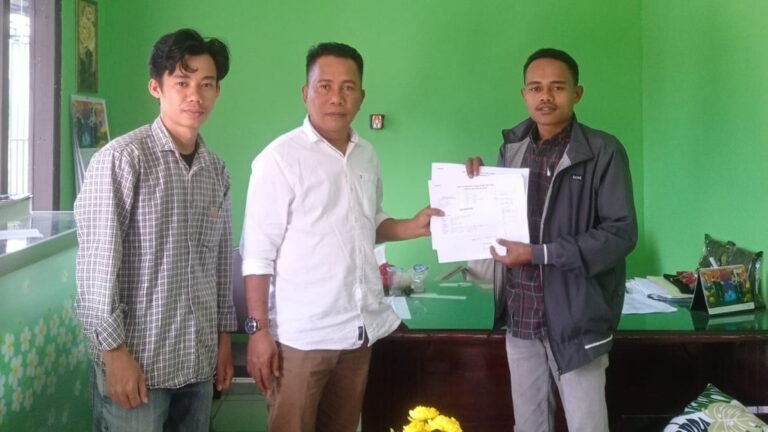 Kompak Sultra Lampirkan Bukti dan Komposisi Direksi dan Pemegang Saham PT LAM dan PT KKP terkait Aduan di Kejati Sultra