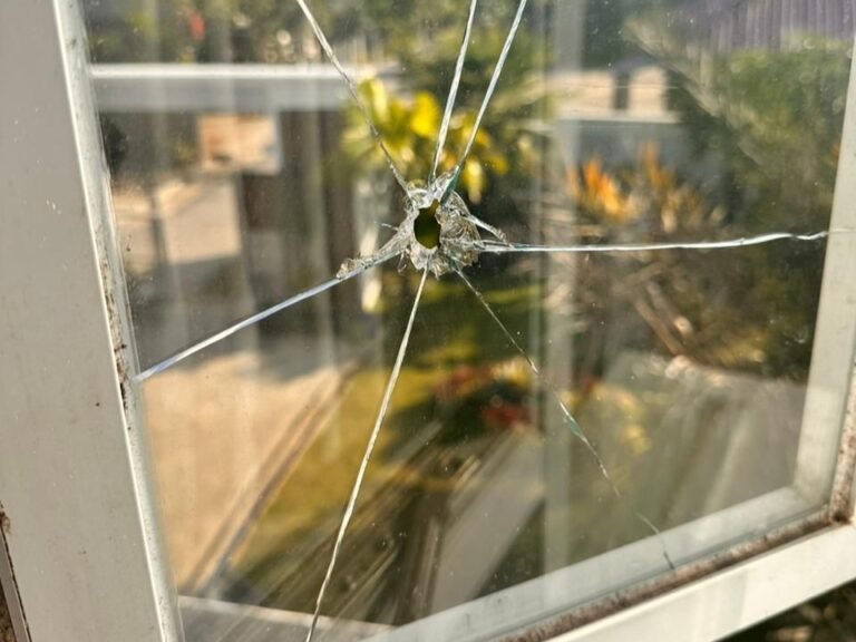 Begini Kronologi Kaca Jendela Rumah Fajar Hasan Bacaleg DPR RI Berlubang hingga Timbulkan Kerusakan