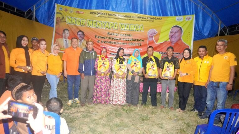 MKGR Sultra Menyapa Warga Gelar Pengobatan Gratis dan Bagikan Sembako