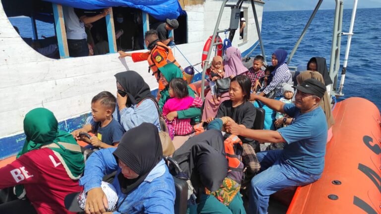 KM Aditya Jaya Alami Mati Mesin, KPP Kendari Berhasil Evakuasi 73 Penumpang